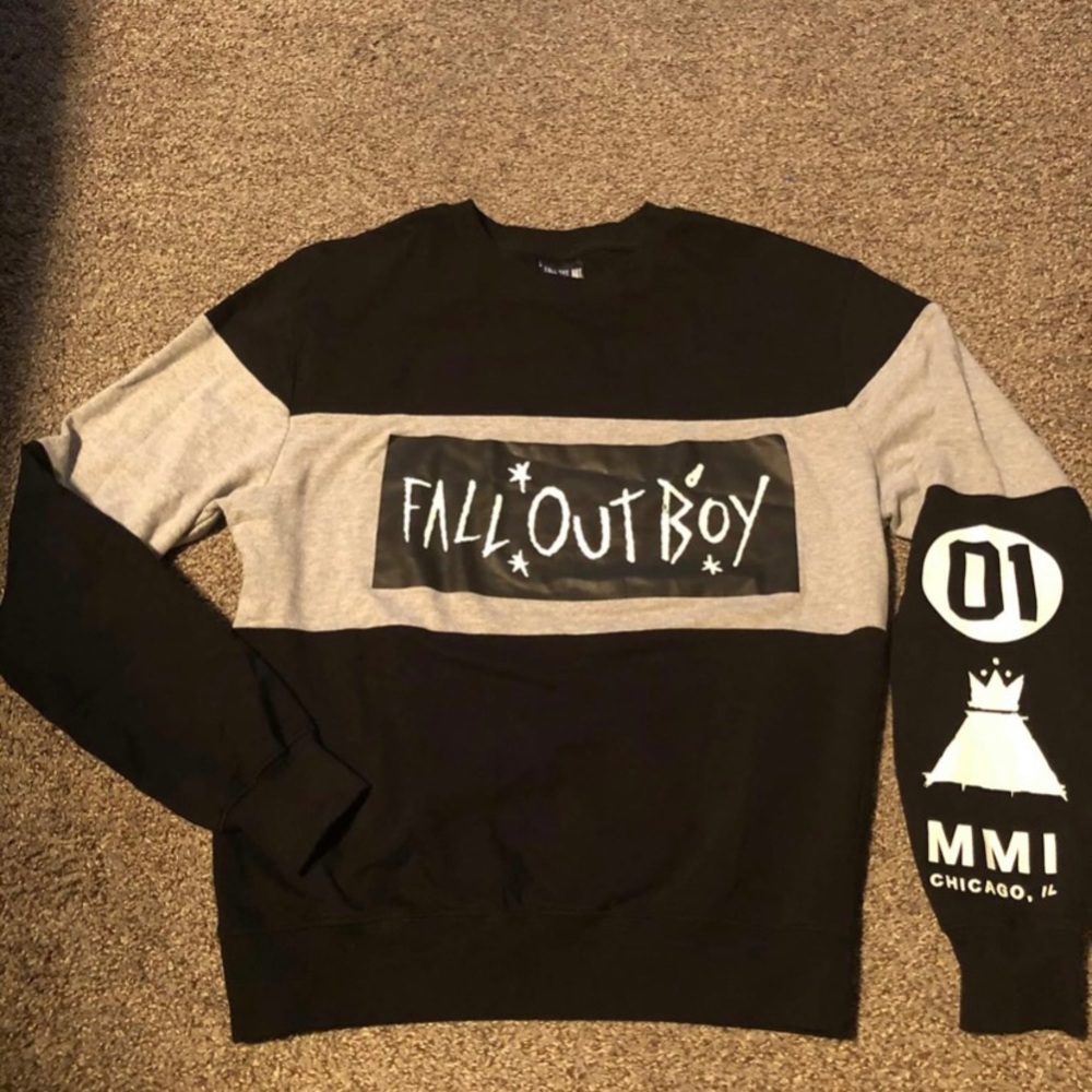 Fall Out Boy sweater - Picture 2 of 4